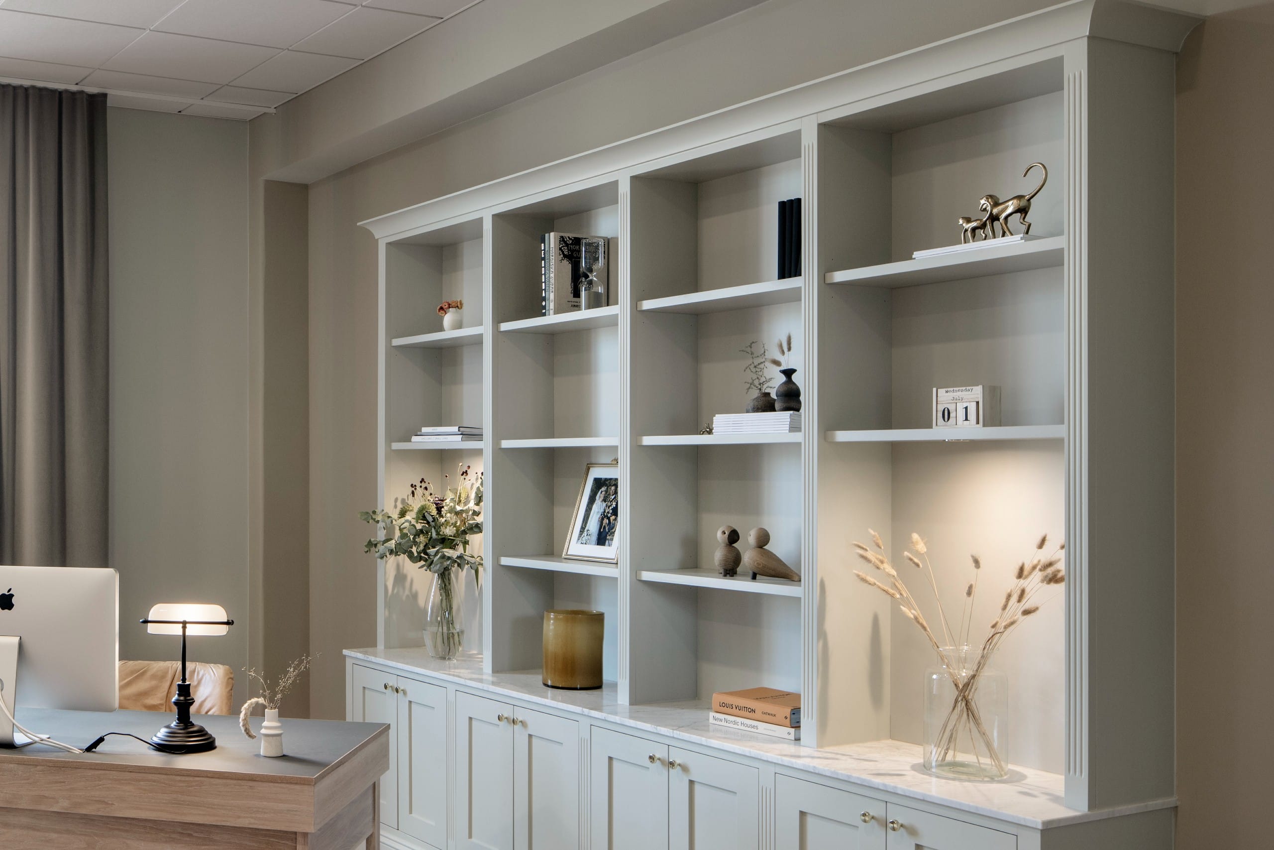 ess-enn_shelf